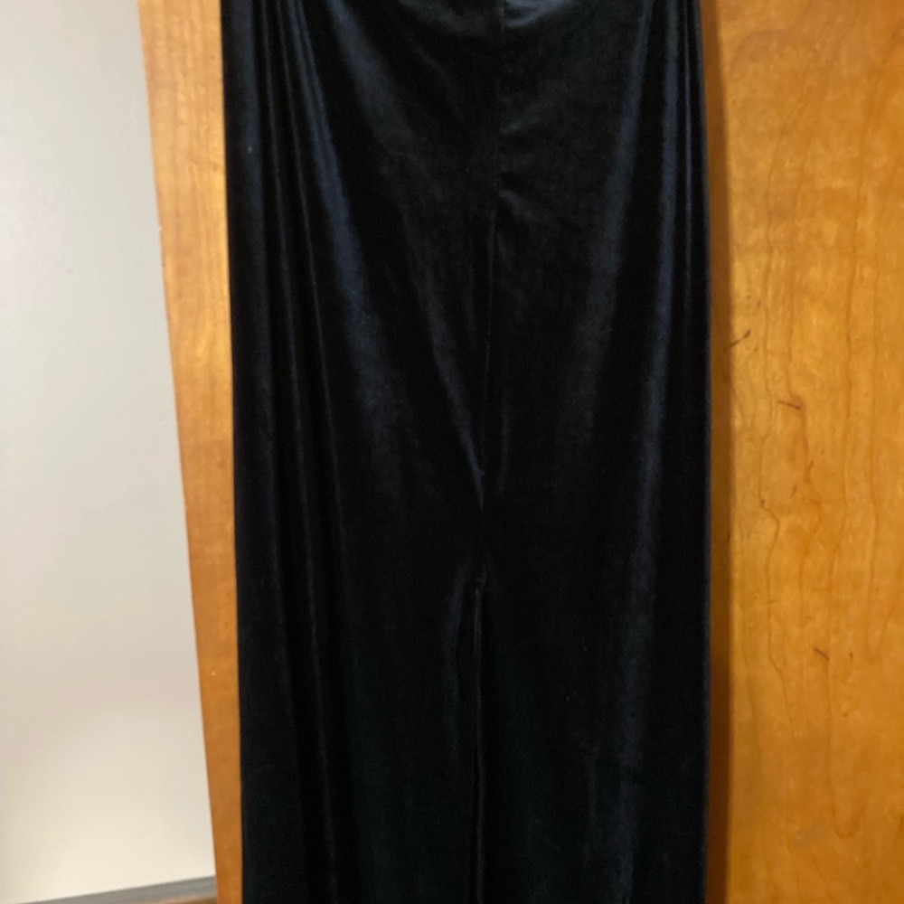 Kathie Lee black velvet like midi stretch skirt size large excellent condition - Picture 2 of 3